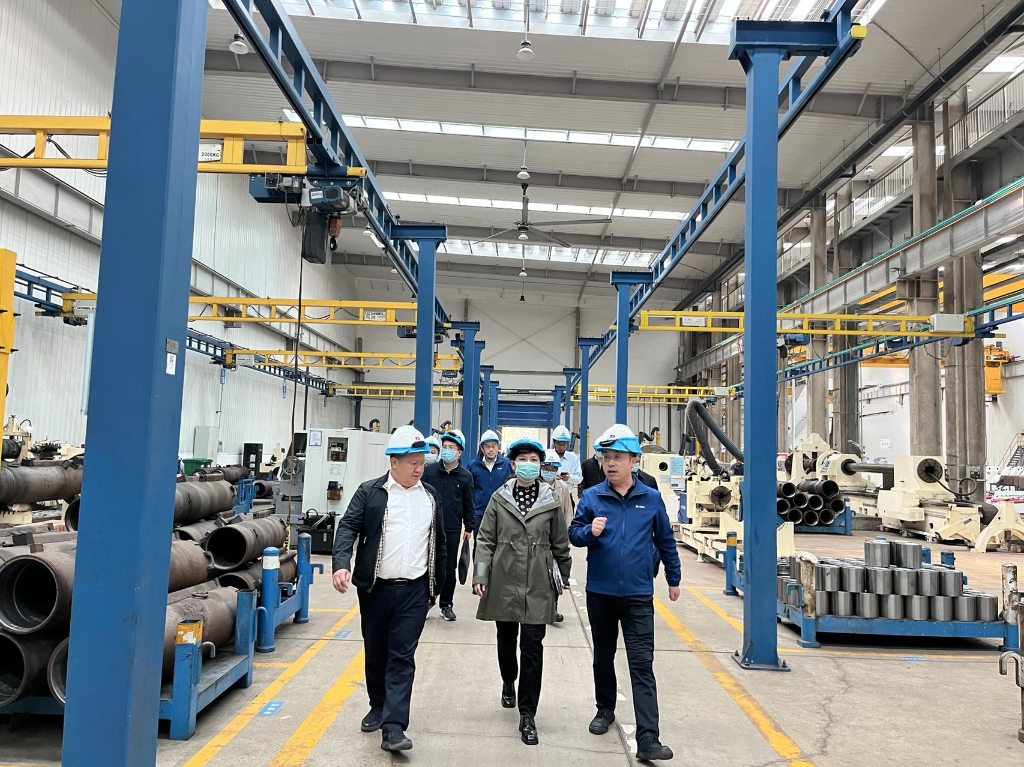 河南省科技厅副厅长陶曼晞、航空港区管委会副主任魏学彬一行莅临尊龙凯时工业园